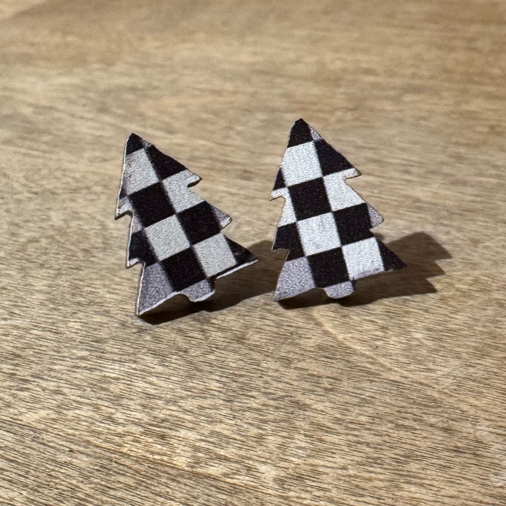 NWT Christmas Tree Shaped Post earrings with checkerboard print